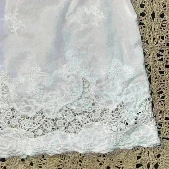 Caution to the Wind white lace halter tank - Picture 2 of 7